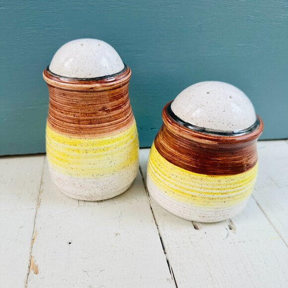 Vintage Mid Century Salt and Pepper Shakers, Yellow Brown Ombre Retro Kitchen - Picture 1 of 9